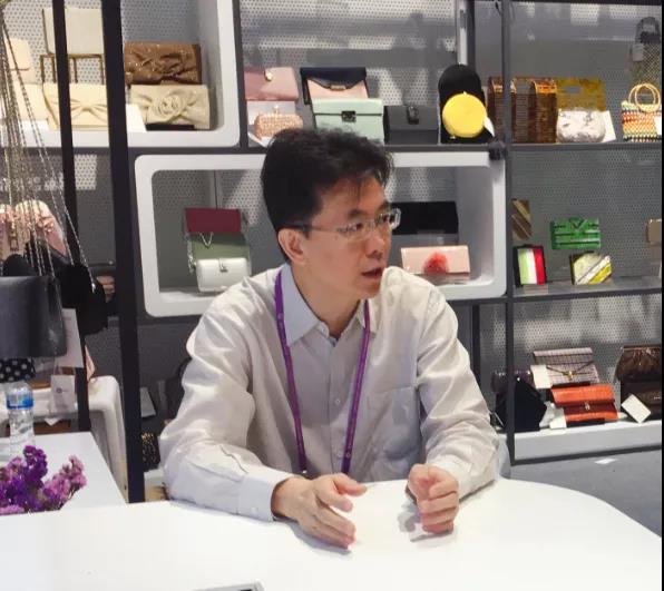 【2019年度yl23455永利官网荣誉体系先进典型系列报道六：省开发箱包公司总经理黎军】坚守初心 砥砺前行