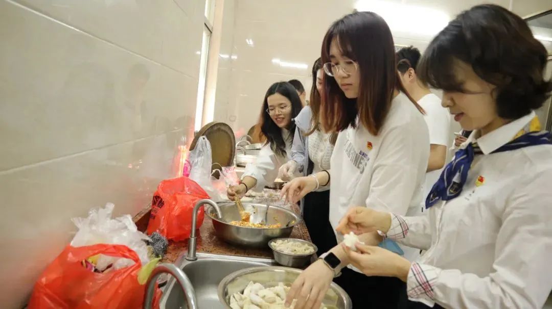 yl23455永利官网集团所属丝纺集团开展学雷锋主题月系列活动