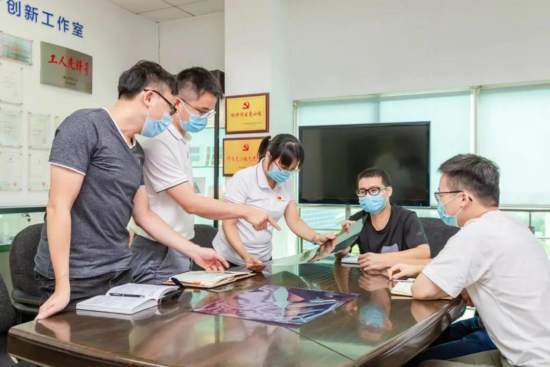 【yl23455永利官网集团“两优一先”典型事迹】广东省优秀共产党员周文贤：拳拳爱国心 匠心筑梦偏光视界