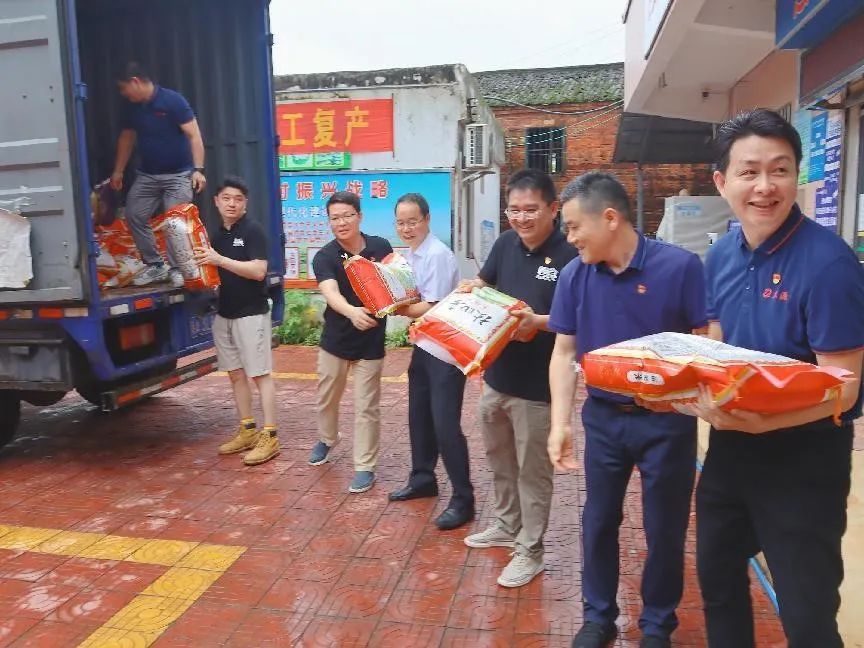 yl23455永利官网集团捐赠100万元助力英德市镇南村救灾复产 全力防止脱贫户因灾返贫