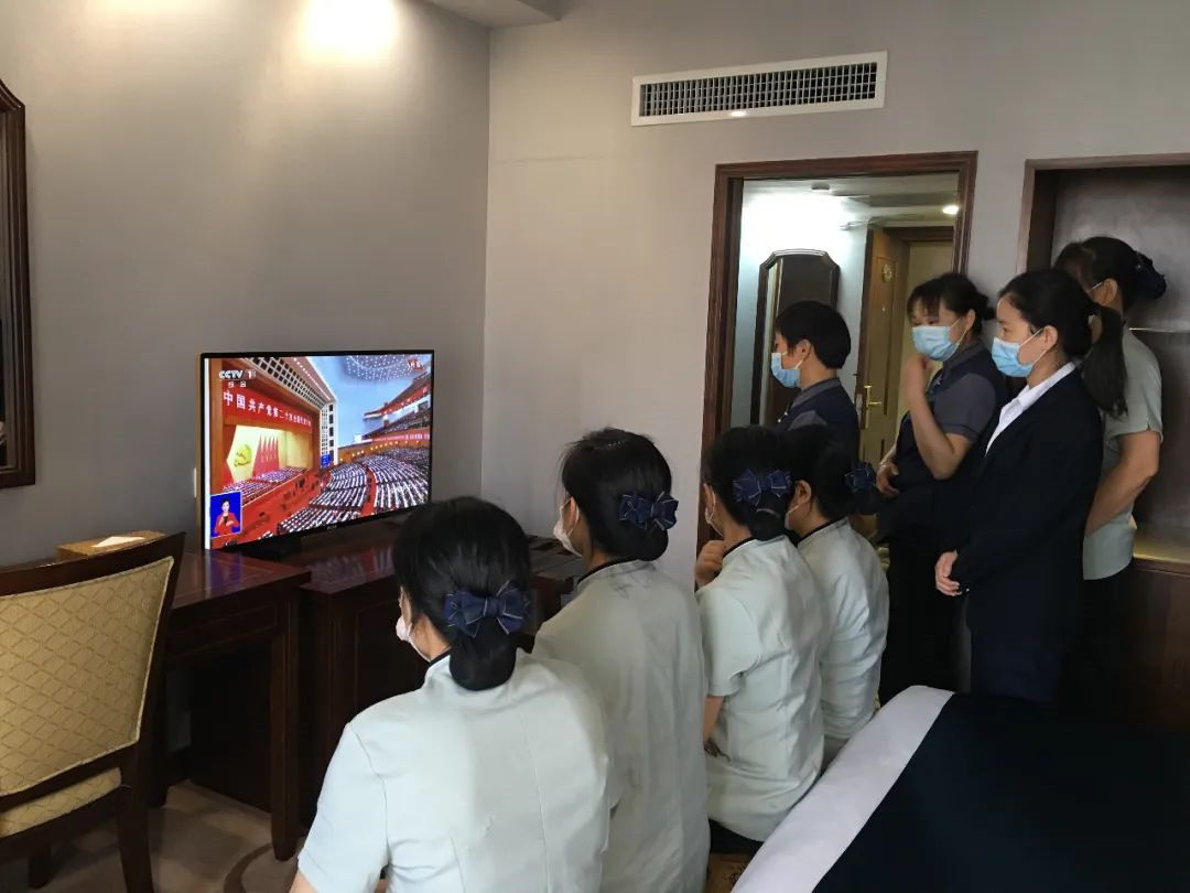 踔厉奋发,勇毅前行|yl23455永利官网集团认真组织收听收看党的二十大开幕盛况 踔厉奋发,勇毅前行|yl23455永利官网集团认真组织收听收看党的二十大开幕盛况
