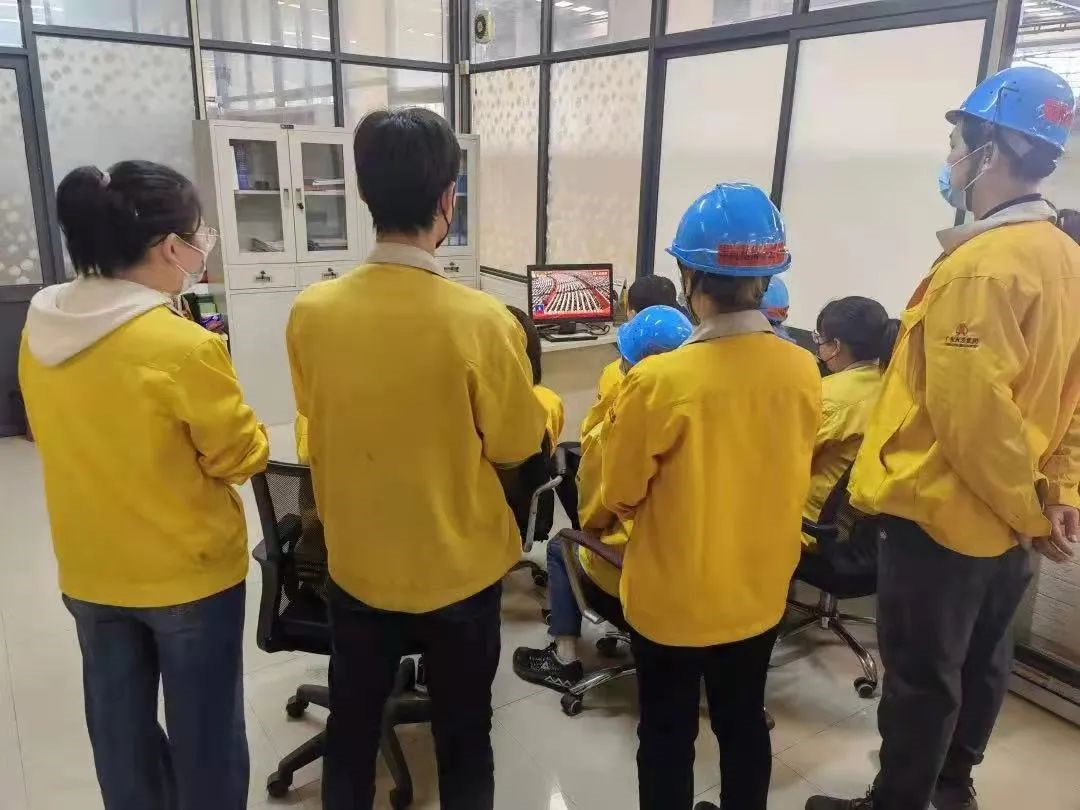 踔厉奋发,勇毅前行|yl23455永利官网集团认真组织收听收看党的二十大开幕盛况 踔厉奋发,勇毅前行|yl23455永利官网集团认真组织收听收看党的二十大开幕盛况