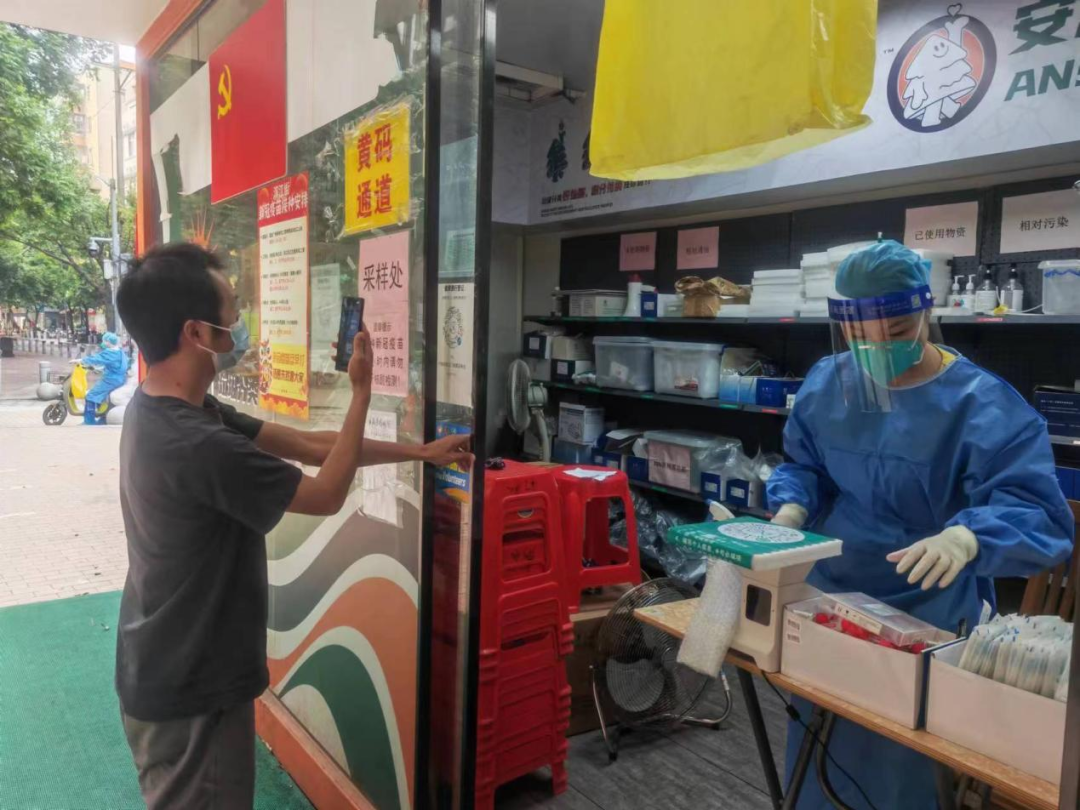 使命在肩，冲锋在前！yl23455永利官网集团党员干部就地“转岗”变身抗疫志愿者